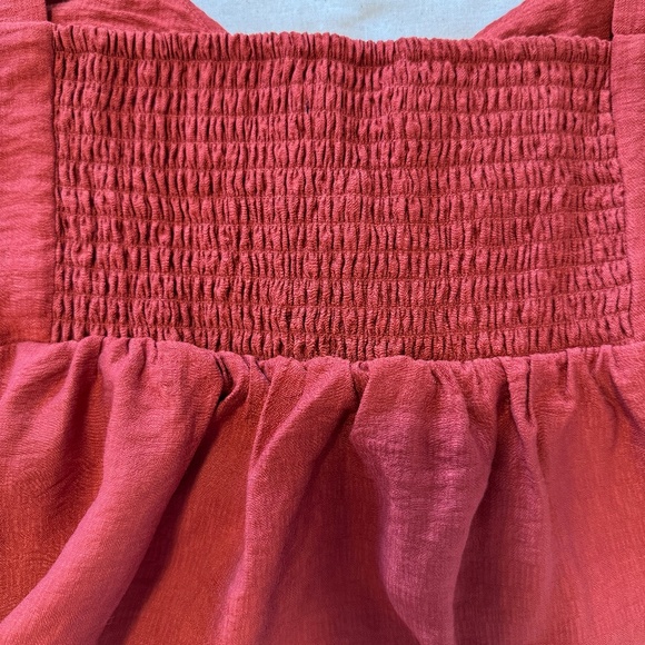 Twist-Front Tank - Picture 6 of 8